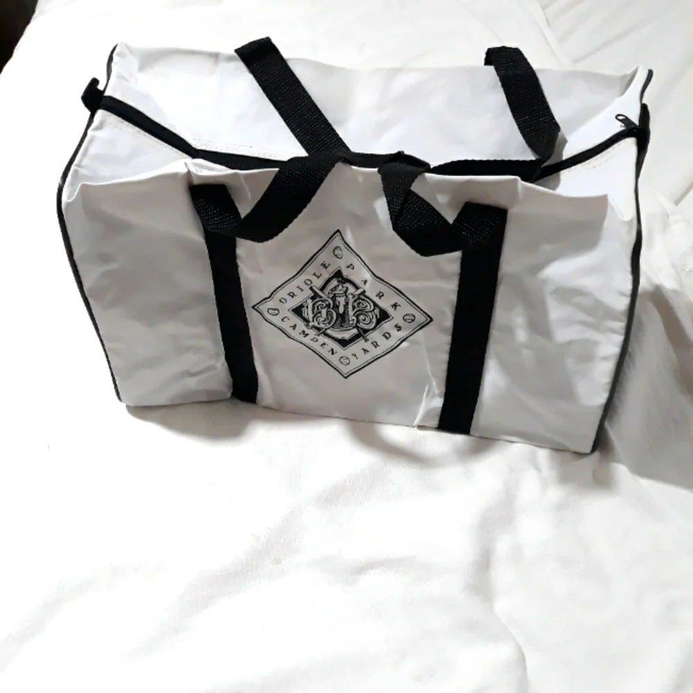 Vintage Baltimore Orioles Early 90's Zipped Duffle Bag Budweiser white Black